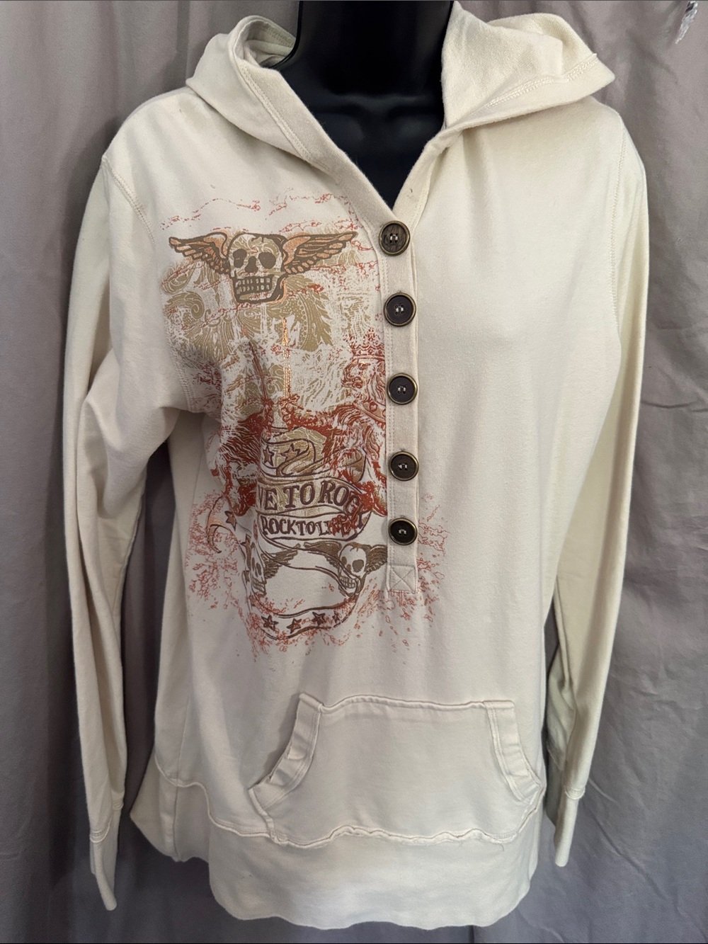 FANG Cream Graphic Hooded 1/2 Button-Front Long Sleeve Tee Vintage